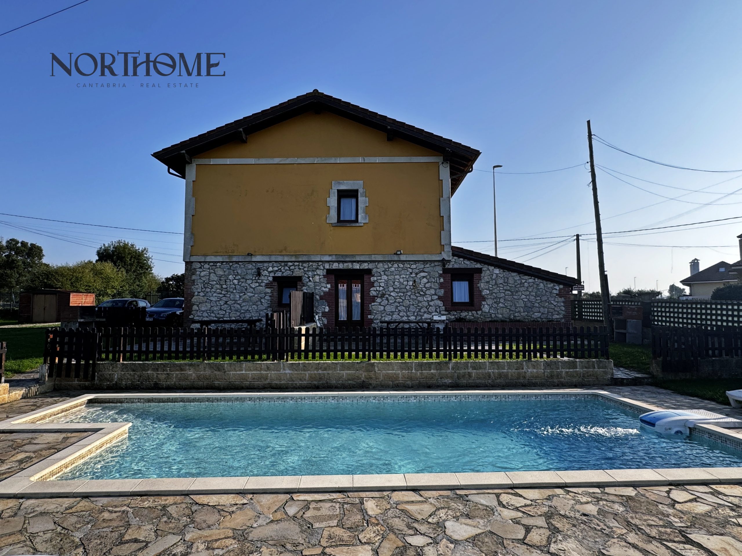 Chalet independiente en Av. San Cibrian BEZANA