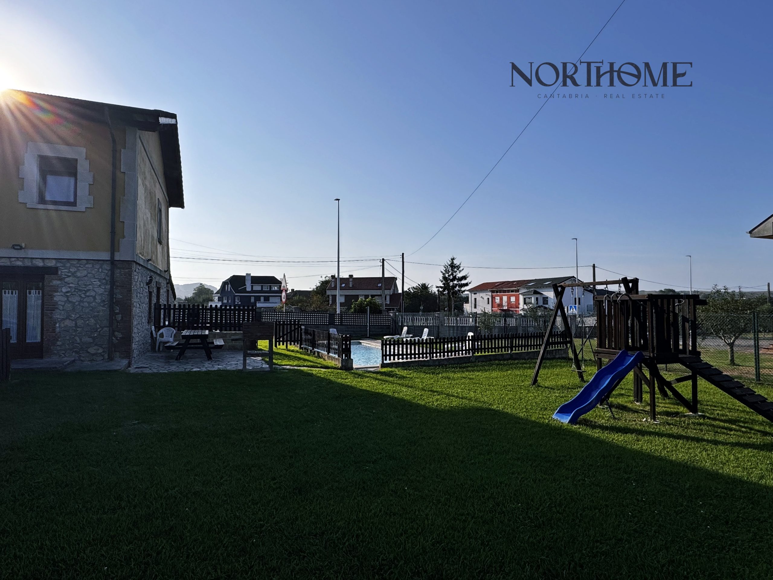 Chalet independiente en Av. San Cibrian BEZANA