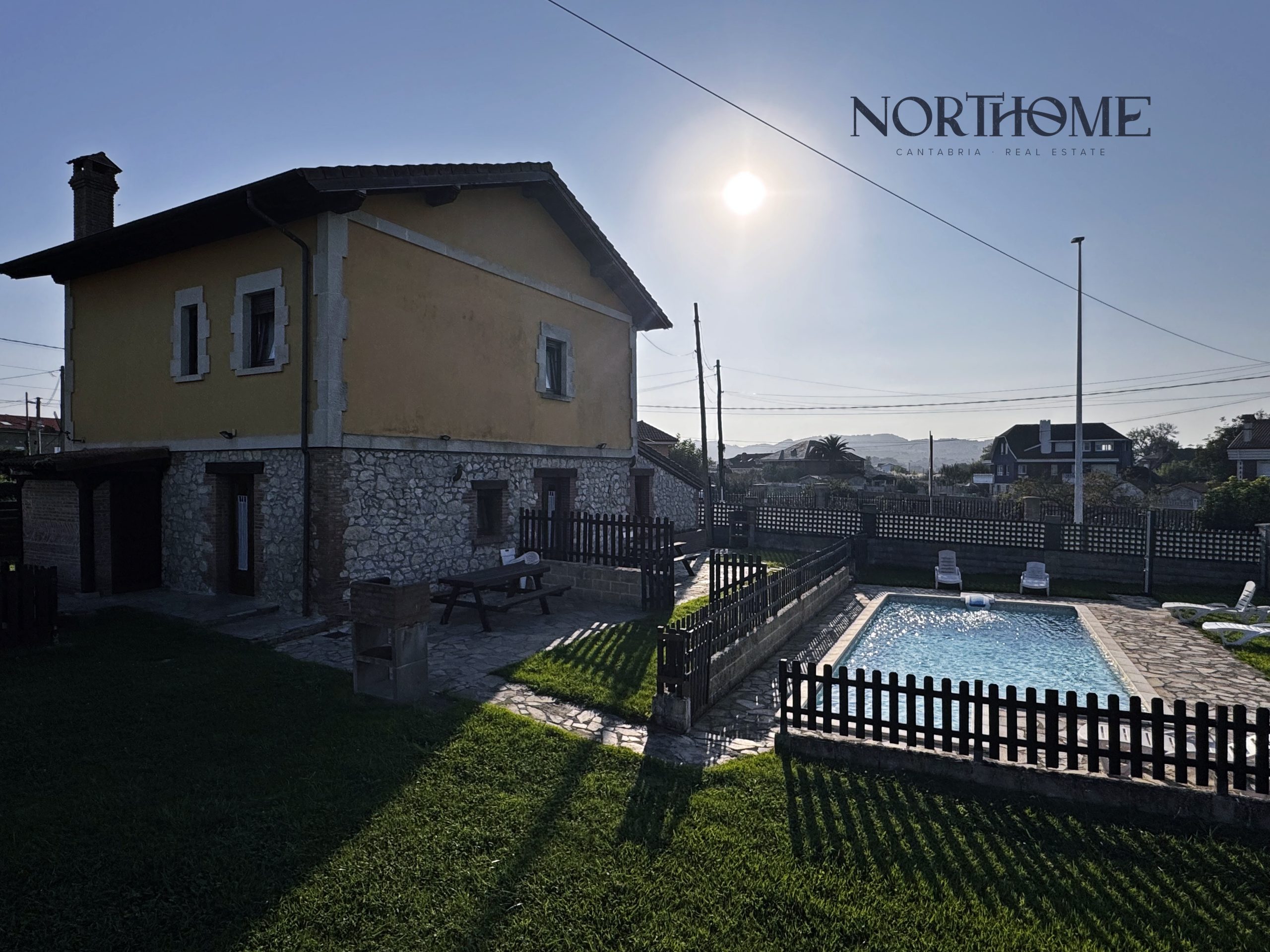 Chalet independiente en Av. San Cibrian BEZANA