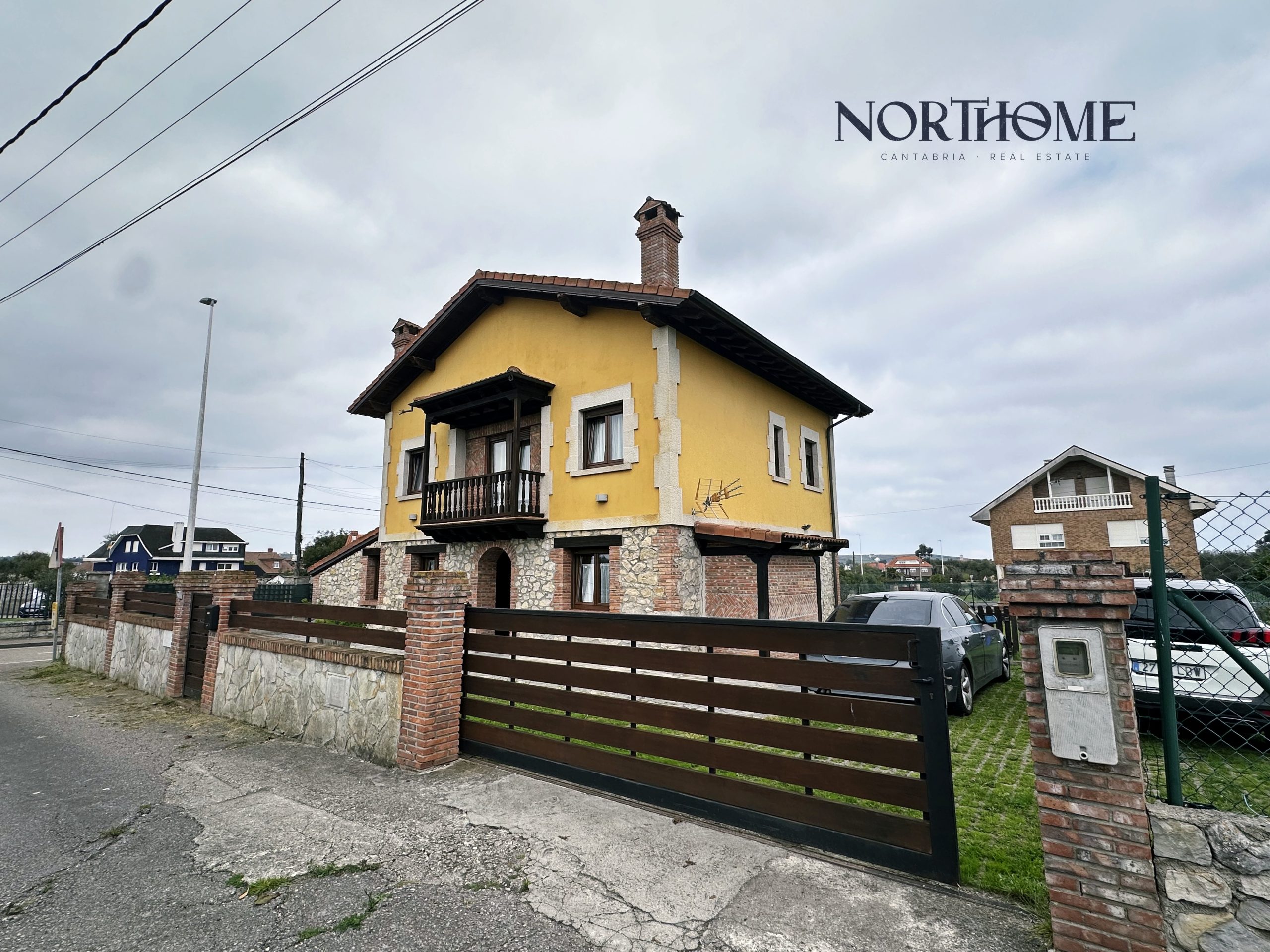 Chalet independiente en Av. San Cibrian BEZANA