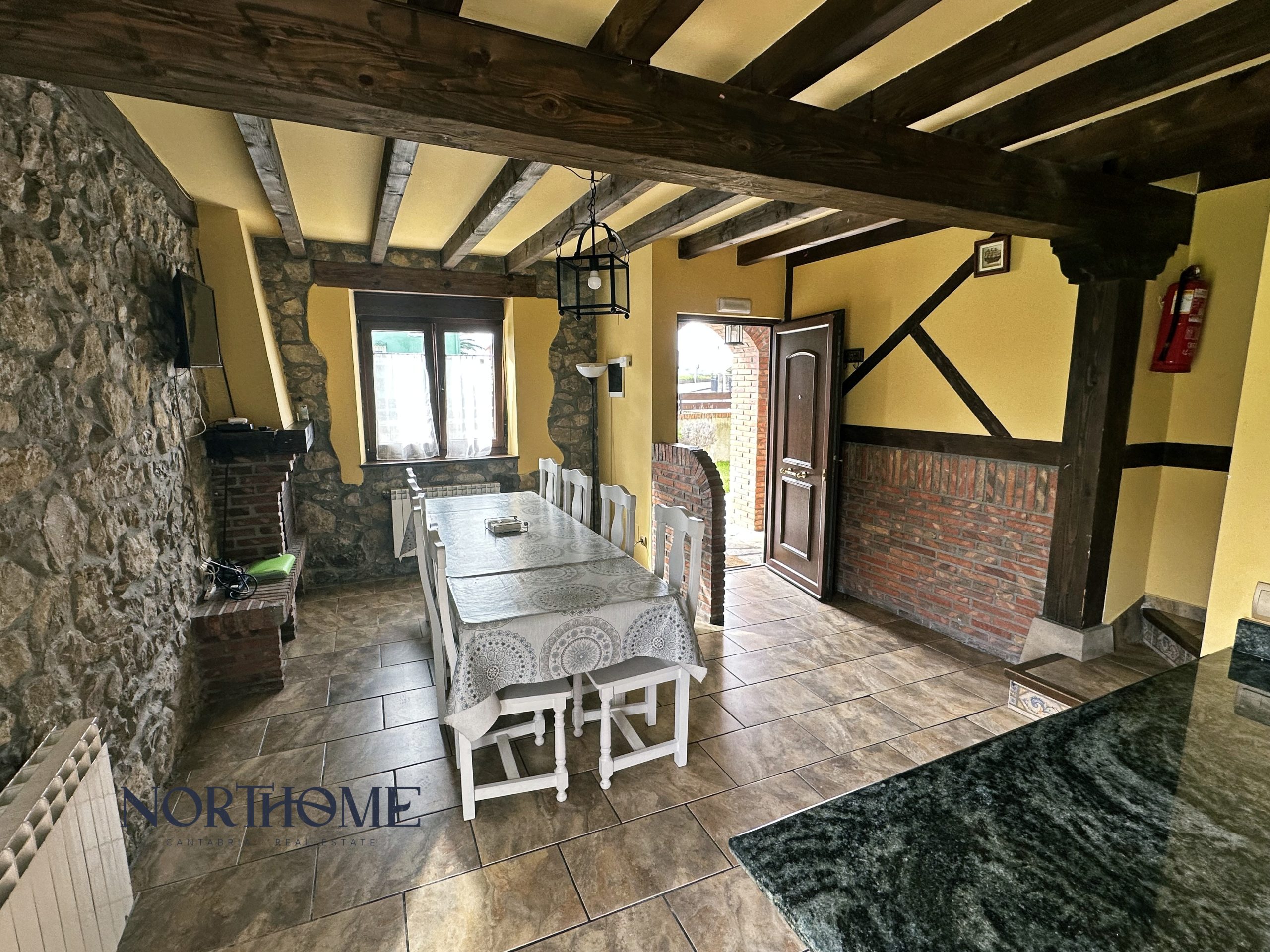 Chalet independiente en Av. San Cibrian BEZANA