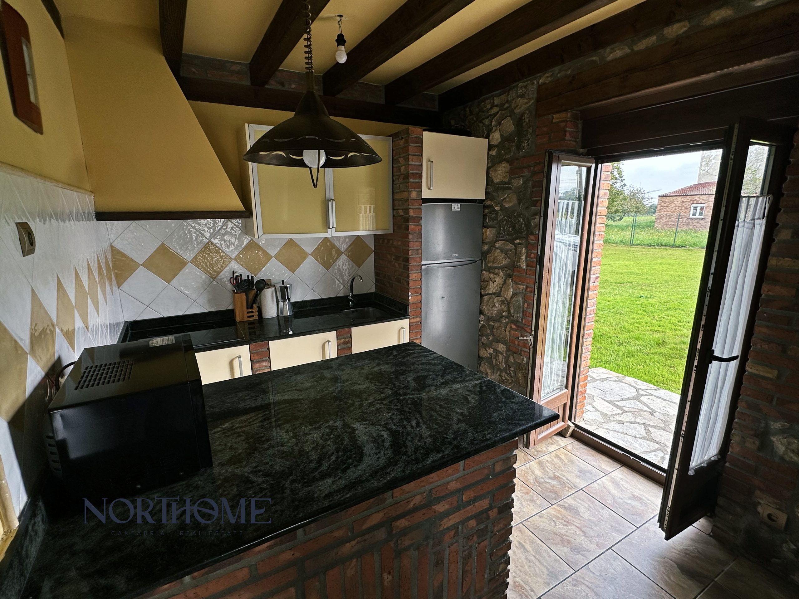 Chalet independiente en Av. San Cibrian BEZANA