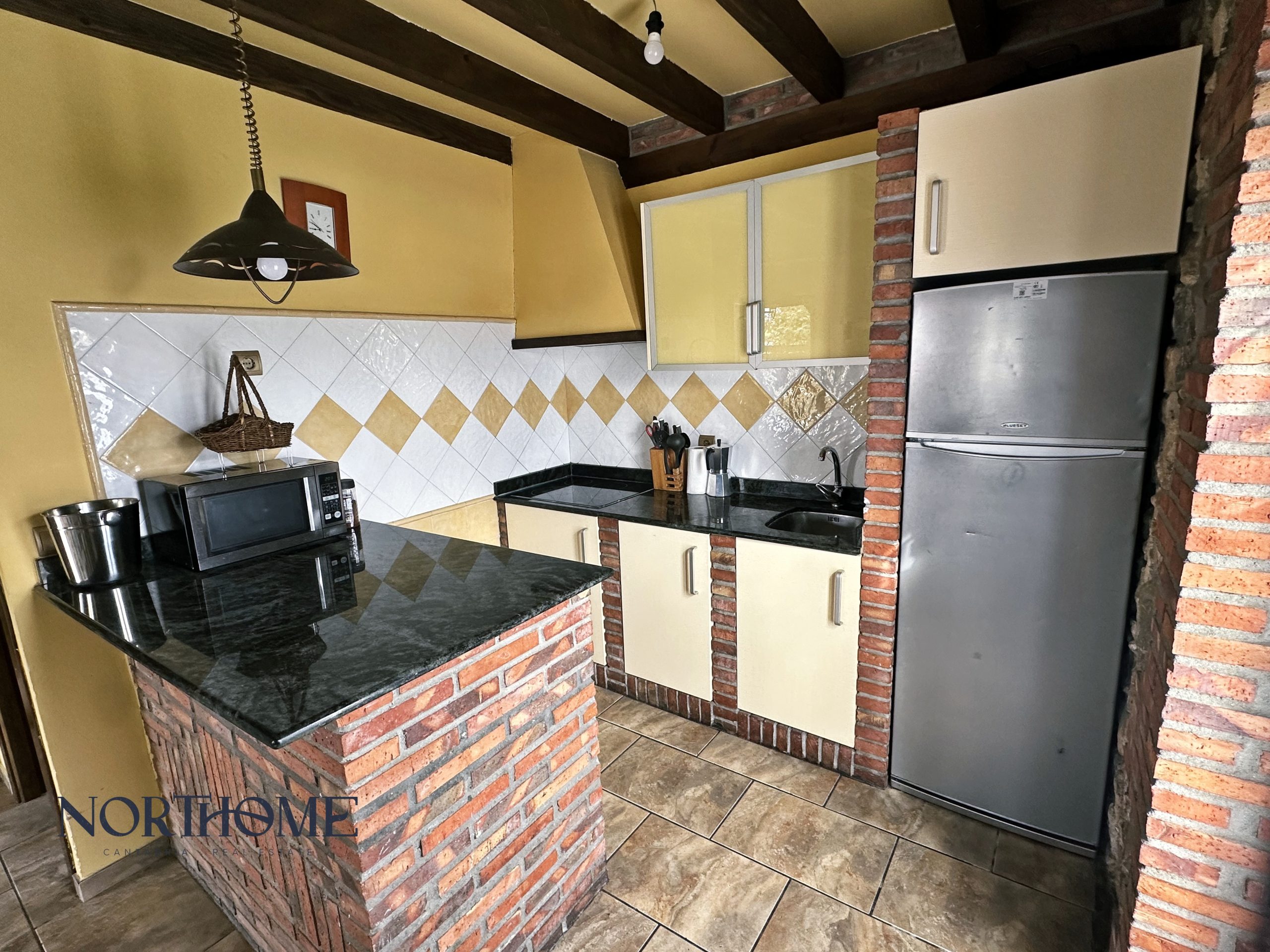 Chalet independiente en Av. San Cibrian BEZANA